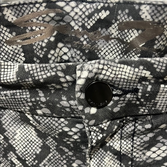 Seven7 Black and White Skinny Pants with Vintage Print - Picture 2 of 10